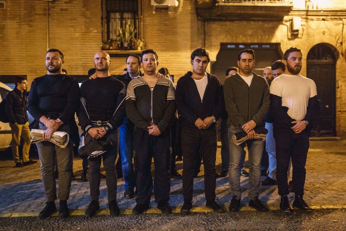 En la 'igualá' el capataz se basa en la altura de la séptima vértebra para colocar a los costaleros debajo del paso. En la 'igualá' el capataz se basa en la altura de la séptima vértebra para colocar a los costaleros debajo del paso.