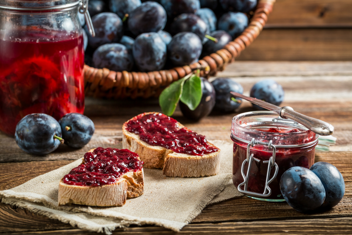 Una confitura de ciruela, una fruta que tradicionalmente se ha conservado. Una confitura de ciruela, una fruta que tradicionalmente se ha conservado.