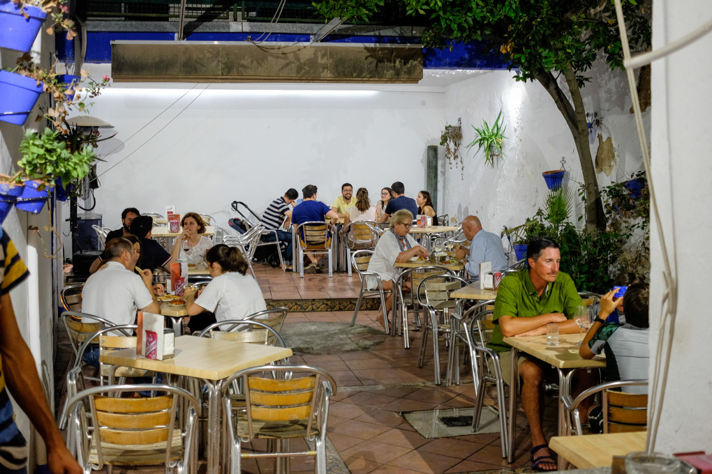 Patio interior del local, donde aún se encuentran vestigios de la época romana. Patio interior del local, donde aún se encuentran vestigios de la época romana.