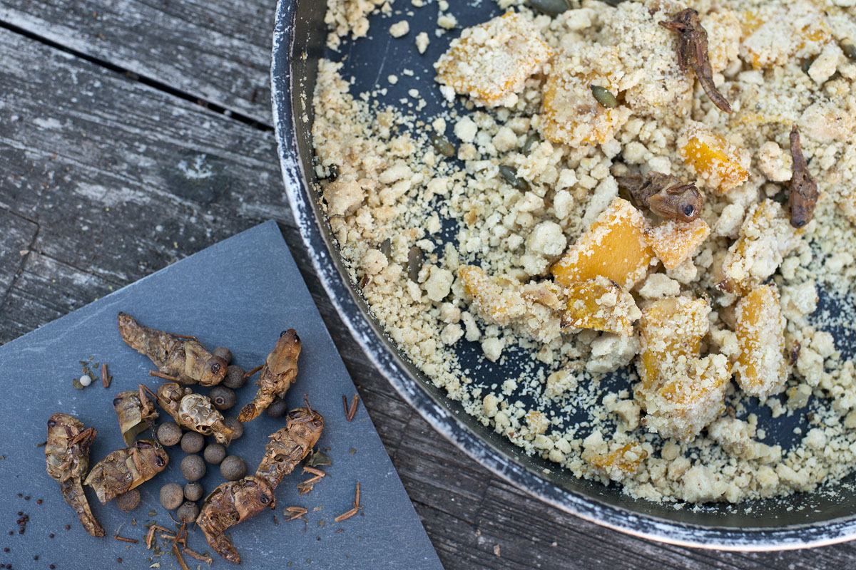 Saltamontes sazonadas con ajo y endulzadas y con sabor a albahaca. Saltamontes sazonadas con ajo y endulzadas y con sabor a albahaca.