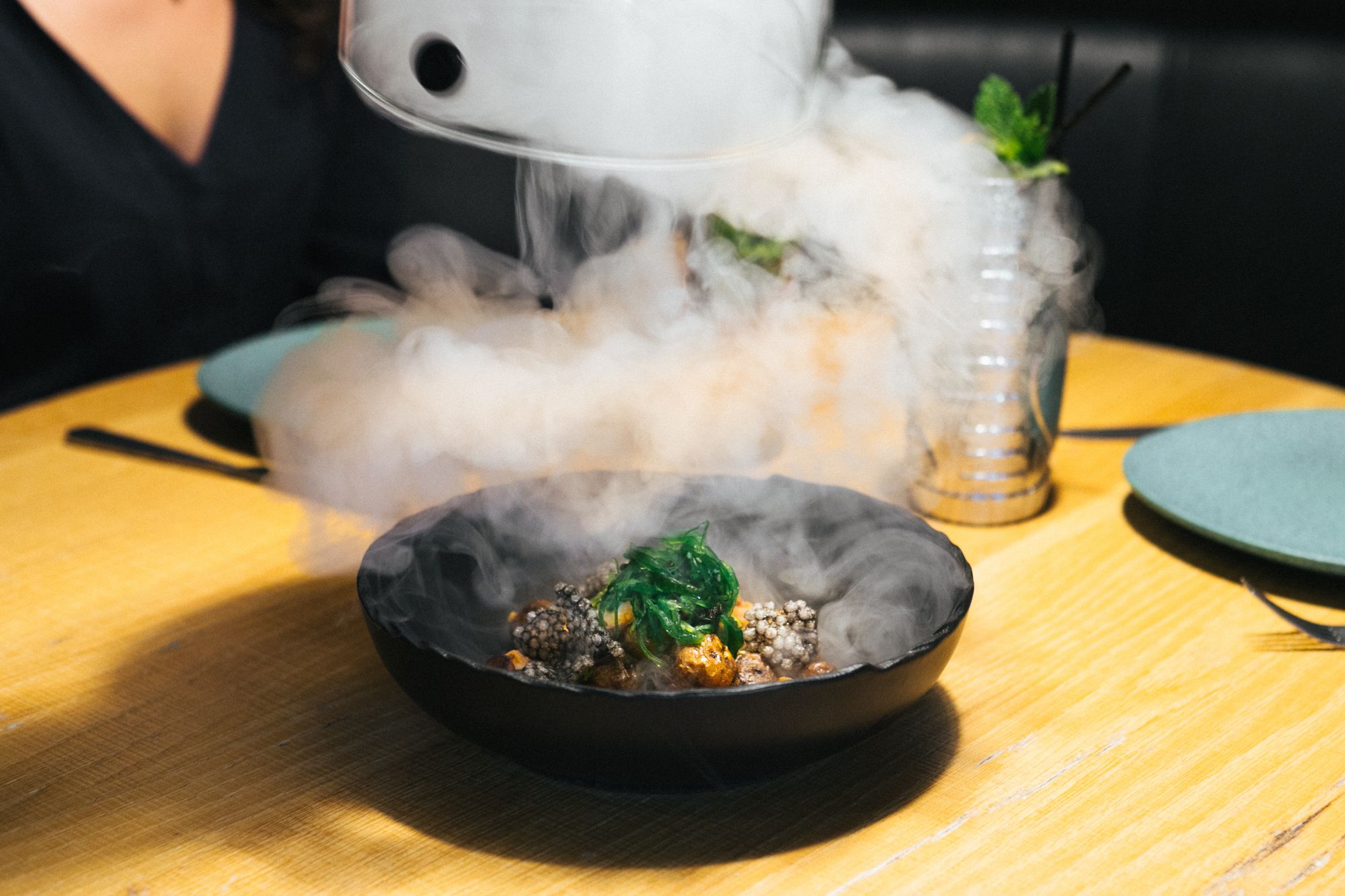 El pulpo salteado con papas canarias, mojo hervido y algas 'wakame', uno de sus platos fusión. Foto: Sidecar. El pulpo salteado con papas canarias, mojo hervido y algas 'wakame', uno de sus platos fusión. Foto: Sidecar.