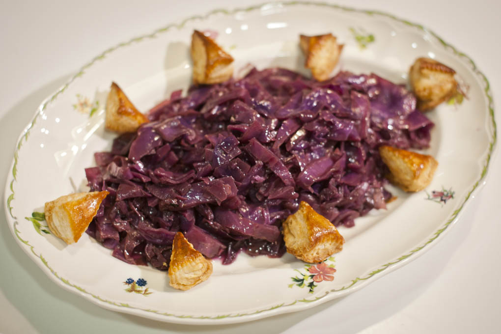 Lombarda estofada con vino tinto. Lombarda estofada con vino tinto.
