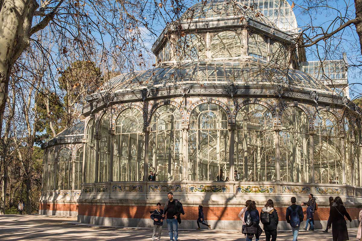 Detrás del Palacio de Cristal se ubica La Cabaña, lugar de encuentro de los 'Amigos del Retiro'. Detrás del Palacio de Cristal se ubica La Cabaña, lugar de encuentro de los 'Amigos del Retiro'.