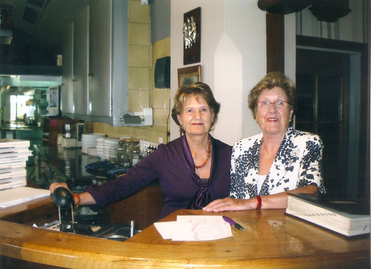 Las hermanas Rexach, toda una institución. Foto: Restaurante Hispània. Las hermanas Rexach, toda una institución. Foto: Restaurante Hispània.