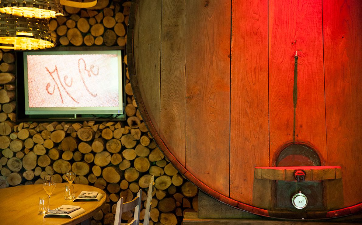 Uno de los rincones de la sala del restaurante. Restaurante Eme Be Garrote Grill: Rincón de la sala.