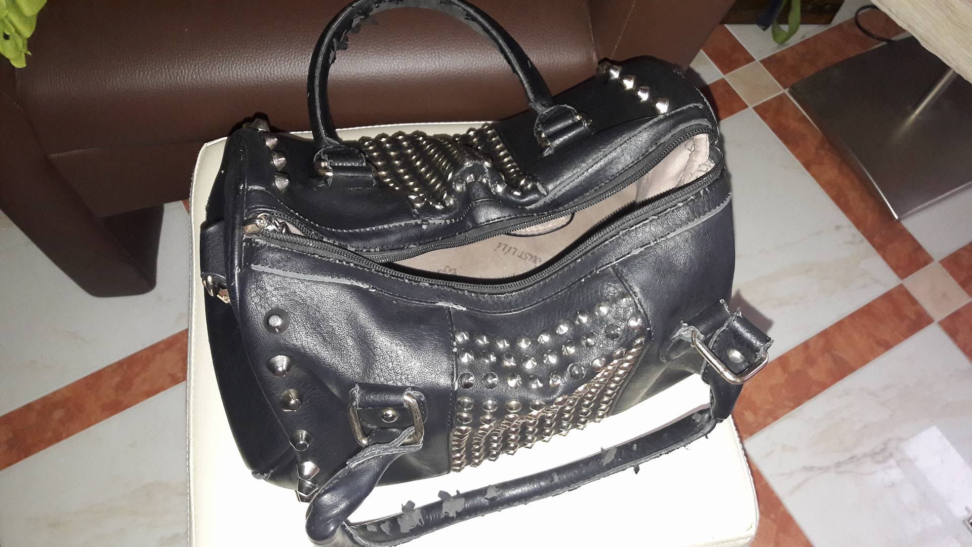 Handtasche aus dem Video vollgepisst