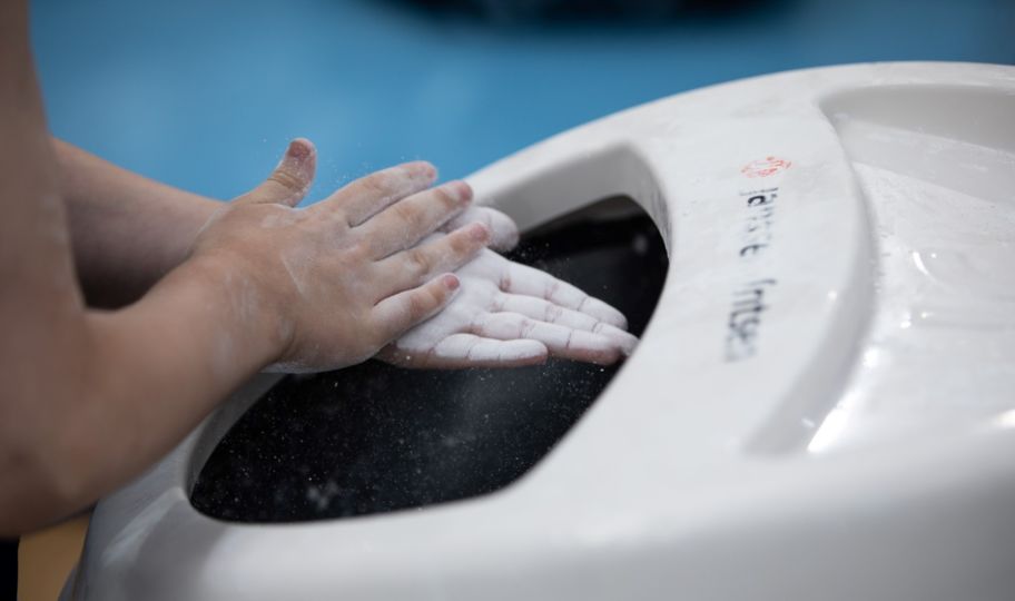 Hands Chalk 2