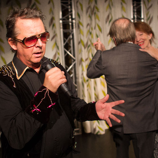 Årsmöte och teatern ”Älskade Elvis”