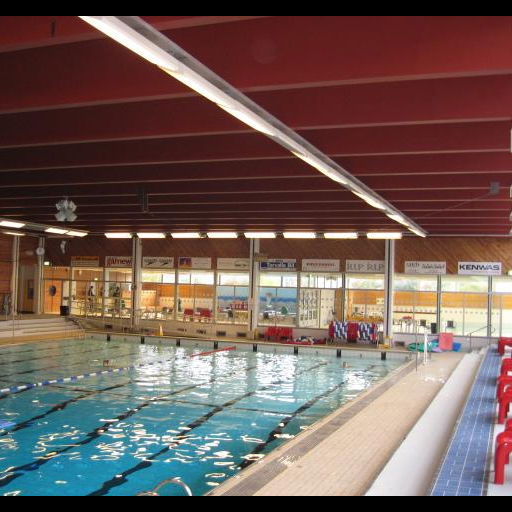 Kvinnosim i Torvalla simhall