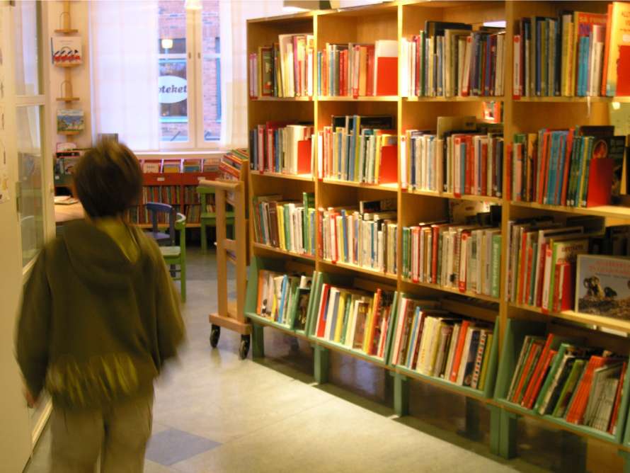 Här finns det många, många böcker.