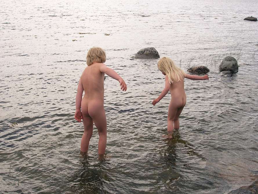 På sommaren gillar jag att bada i havet,