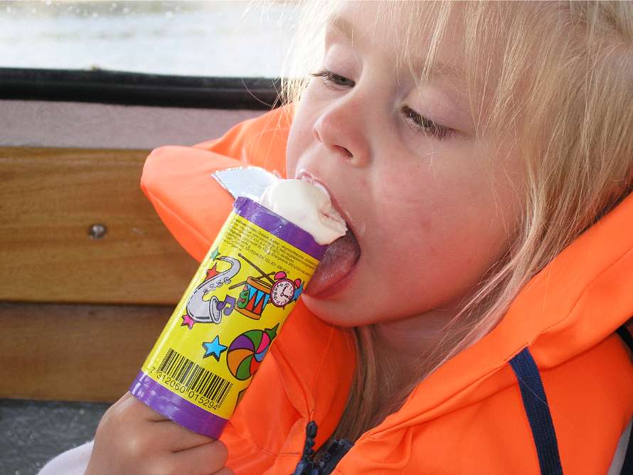 åka och köpa glass,