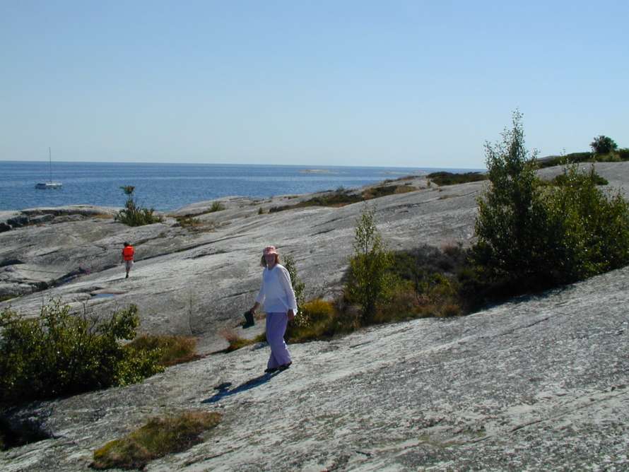 Vi promenerar runt ön.