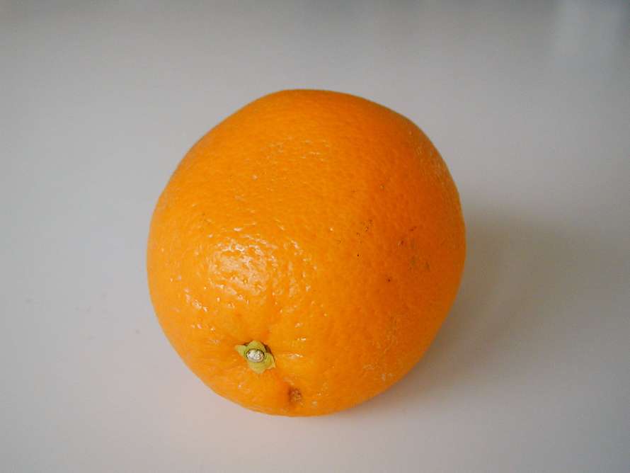Apelsinen är orange.