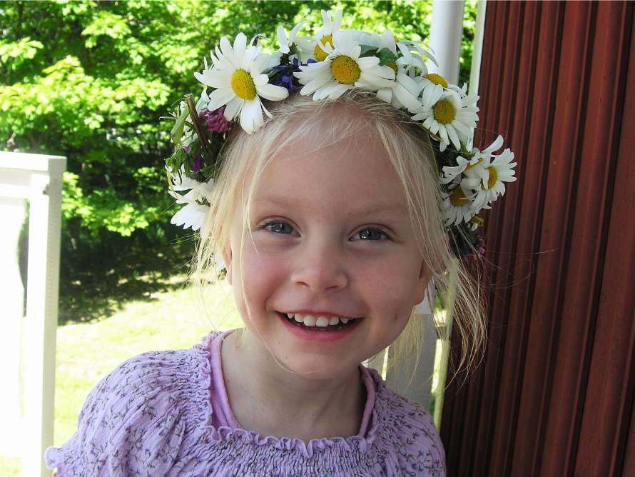Alla som vill ha får blomsterkransar.