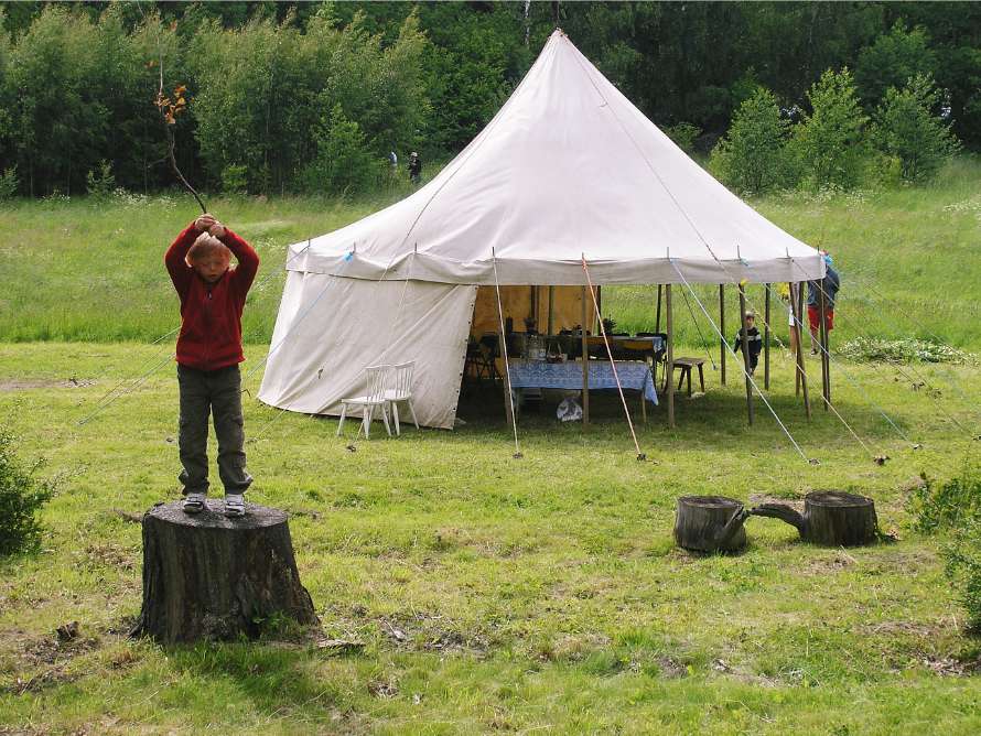 Festen har vi i ett stort tält.
