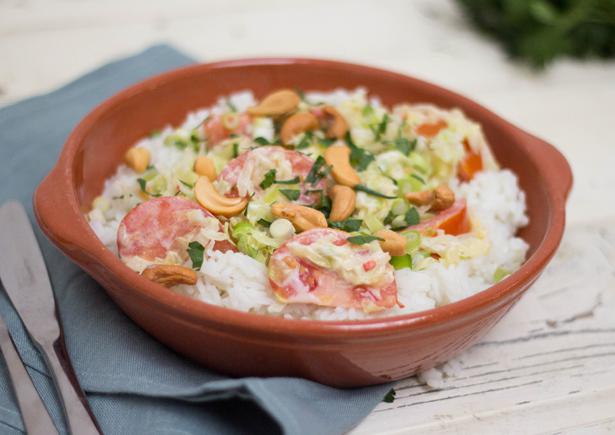 Oosterse curry met spitskool en cashewnoten