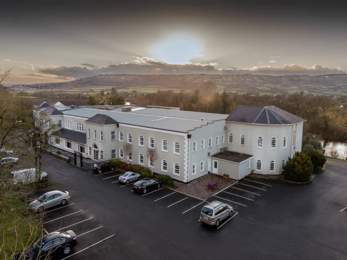 WOODFORD DOLMEN HOTEL