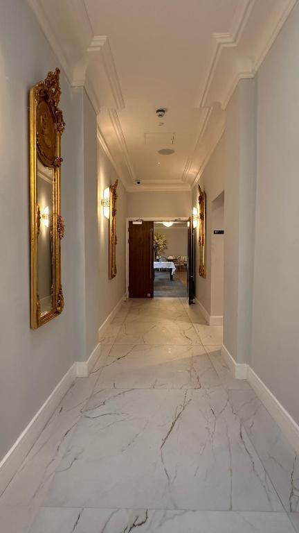Sweeneys Hotel