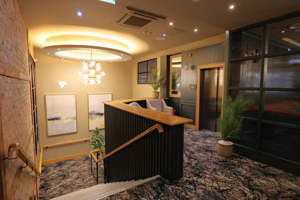 THE MAIDEN CITY HOTEL