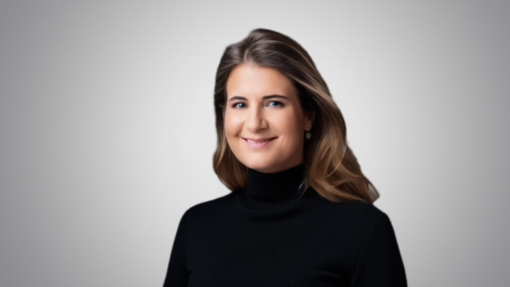 Daniella Headshot