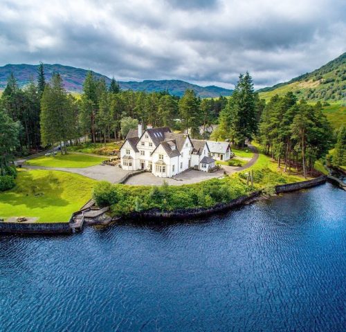 Lochside-Cottage-Loch-Lomond-credit-Holidu- Lochside-Cottage-Loch-Lomond-credit-Holidu-
