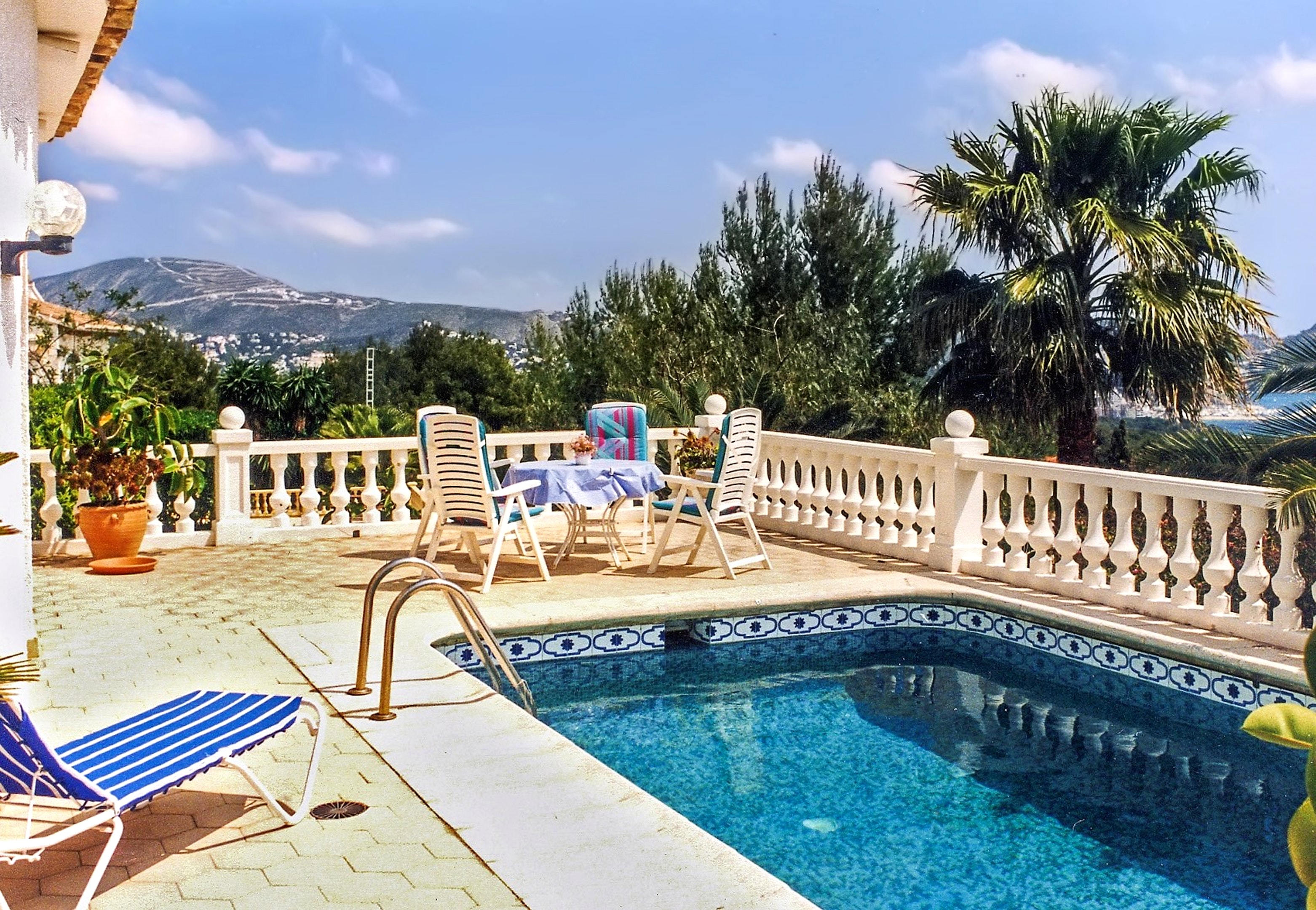 Villa mit 3 Schlafzimmern in Moraira Benissa mit herrlichem Meerblick privatem Pool eingezäuntem Garten 3 km vom Strand entfernt