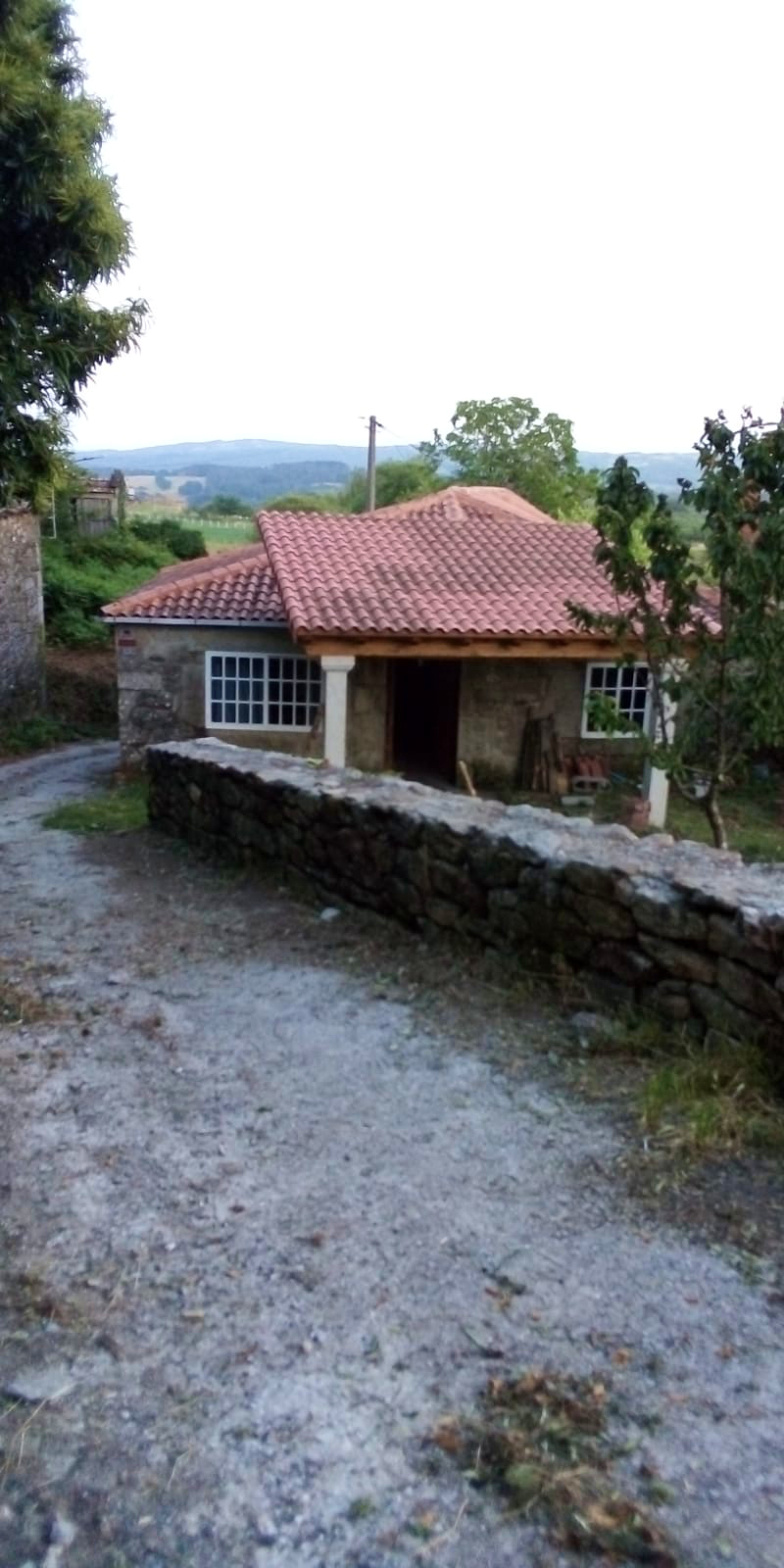 Haus mit 4 Schlafzimmern mit Garten und Wifi in Lu