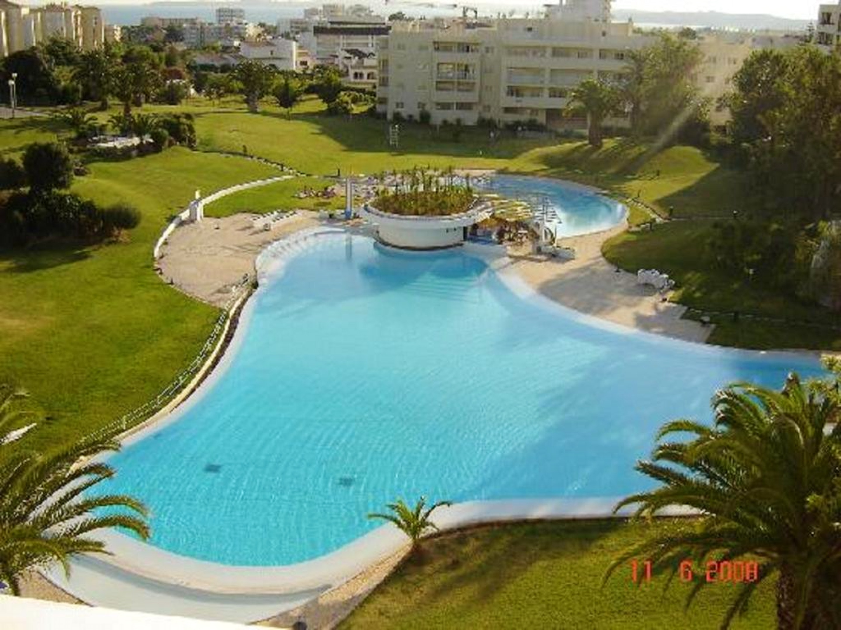 Wohnung mit 2 Schlafzimmern in Alvor mit toller Aussicht auf die Berge Pool eingezäuntem Garten 1 km vom Strand entfernt