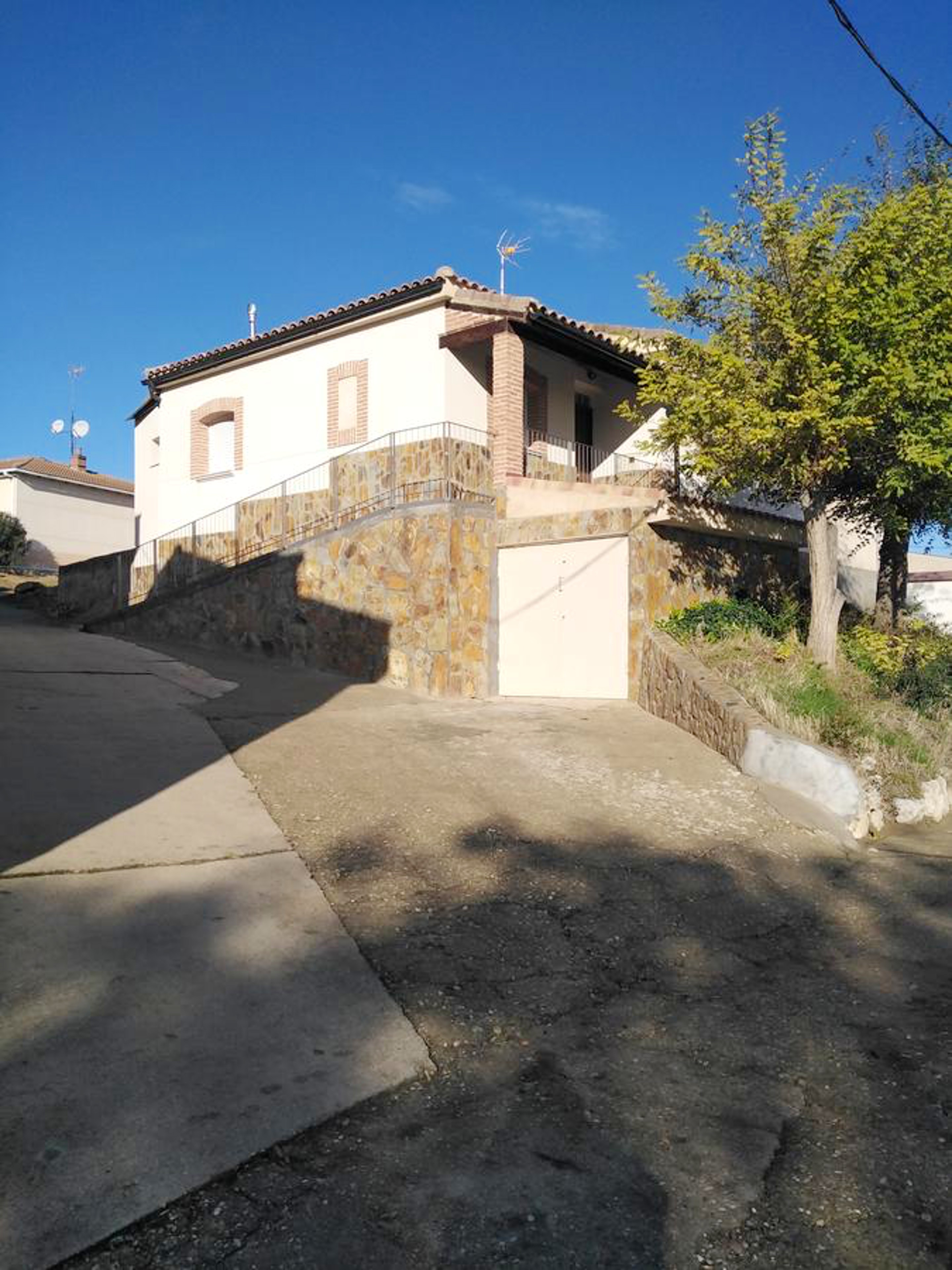 Haus mit 3 Schlafzimmern mit Terrasse und Wifi in