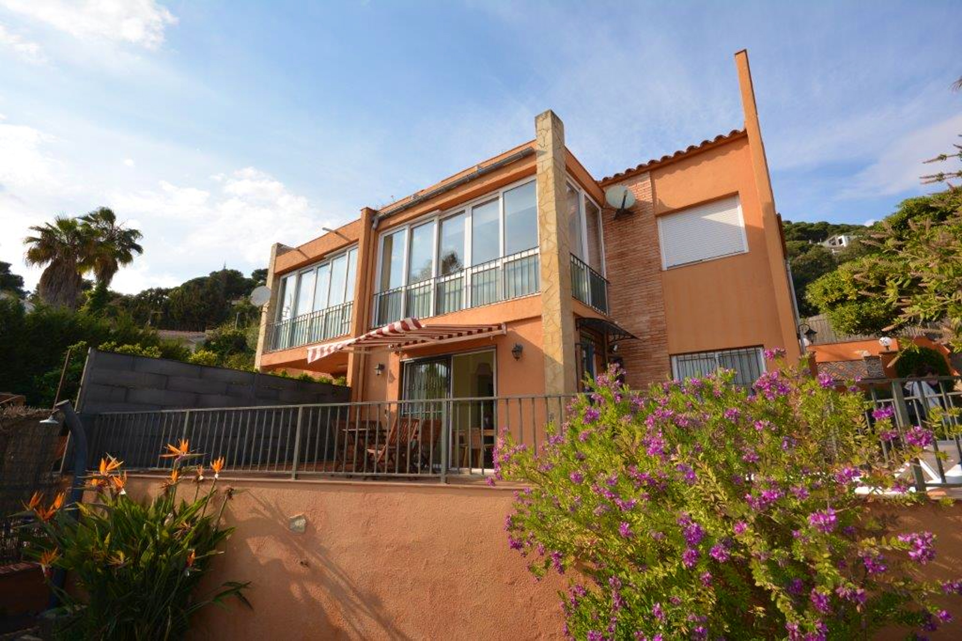 Haus mit 4 Schlafzimmern mit Meerblick eingezäuntem Garten und Wifi in Lloret de Mar 1 km vom Strand entfernt