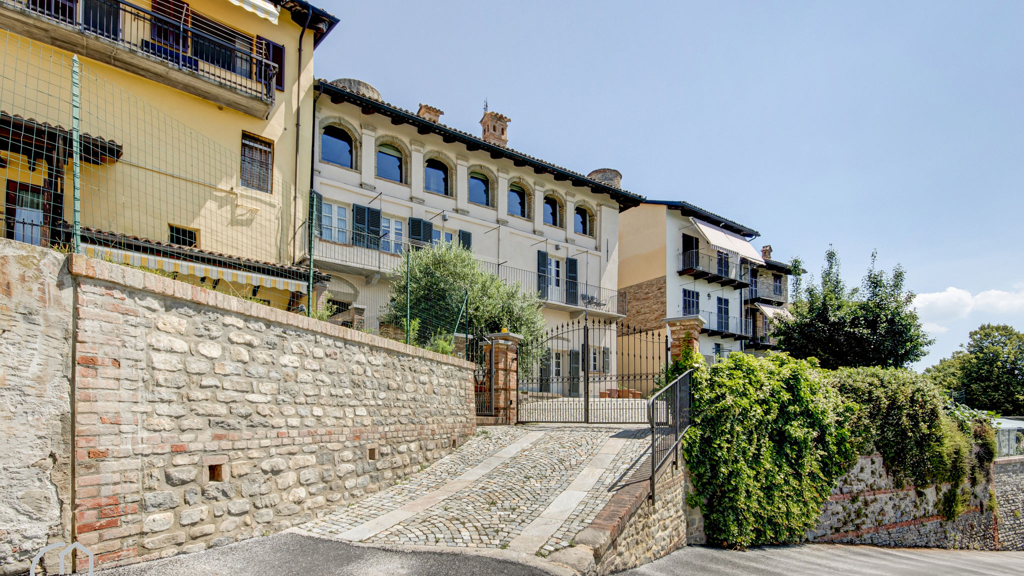 Cavour 16