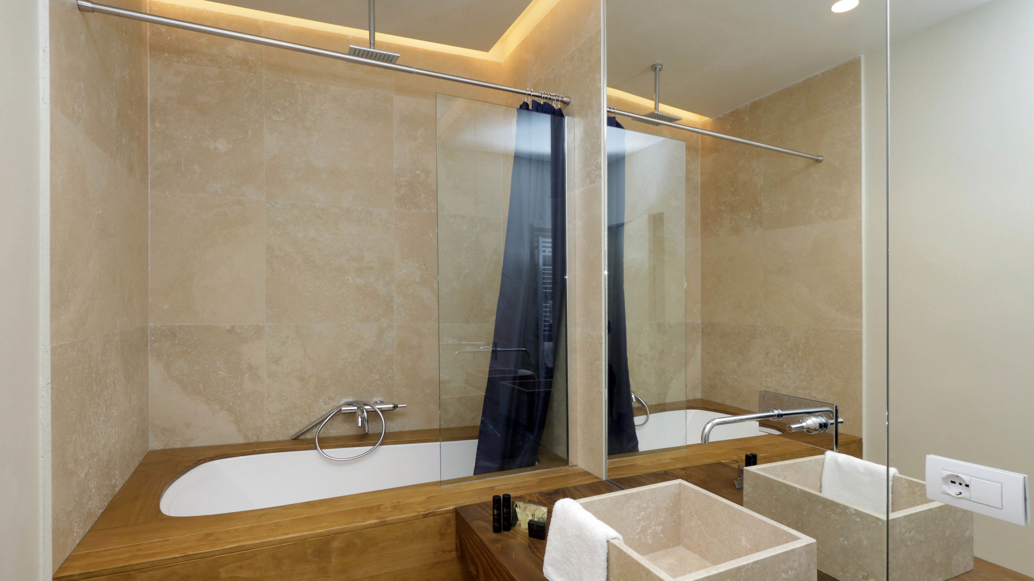 M7 - Deluxe One Bedroom