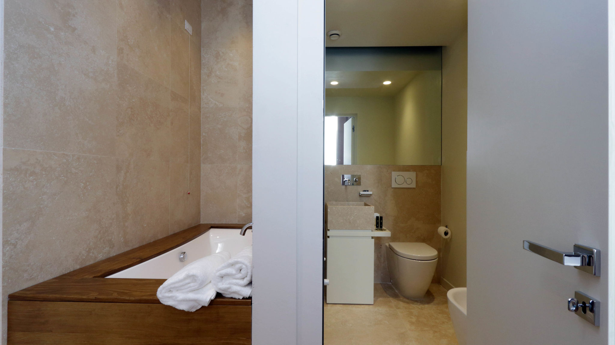 M7 - Deluxe Two Bedroom Large