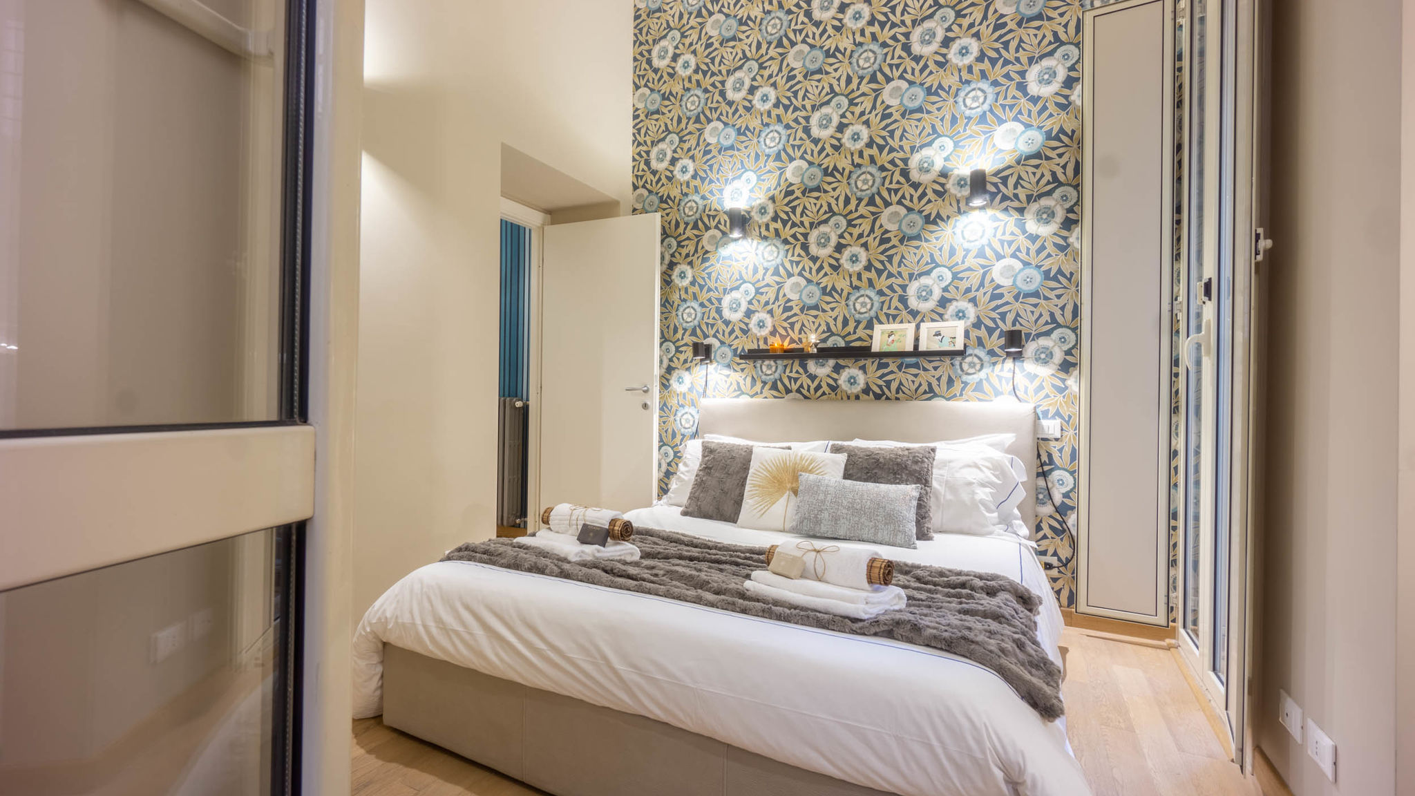 Blue Apartment Colosseum