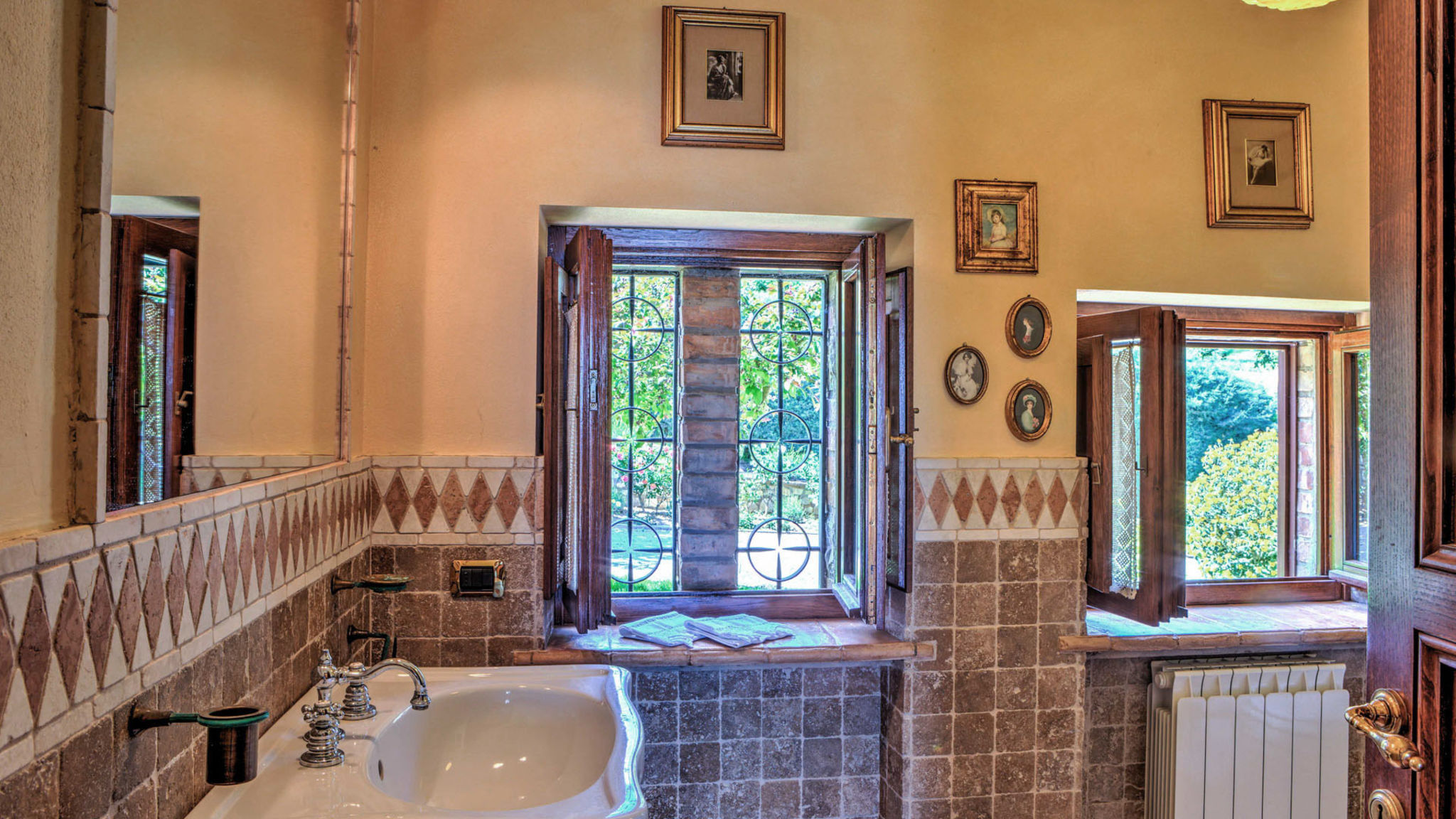 Amorosa House 9+1
