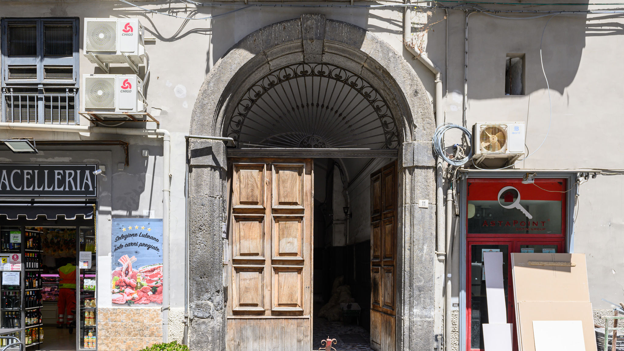Piazza Portanova 11