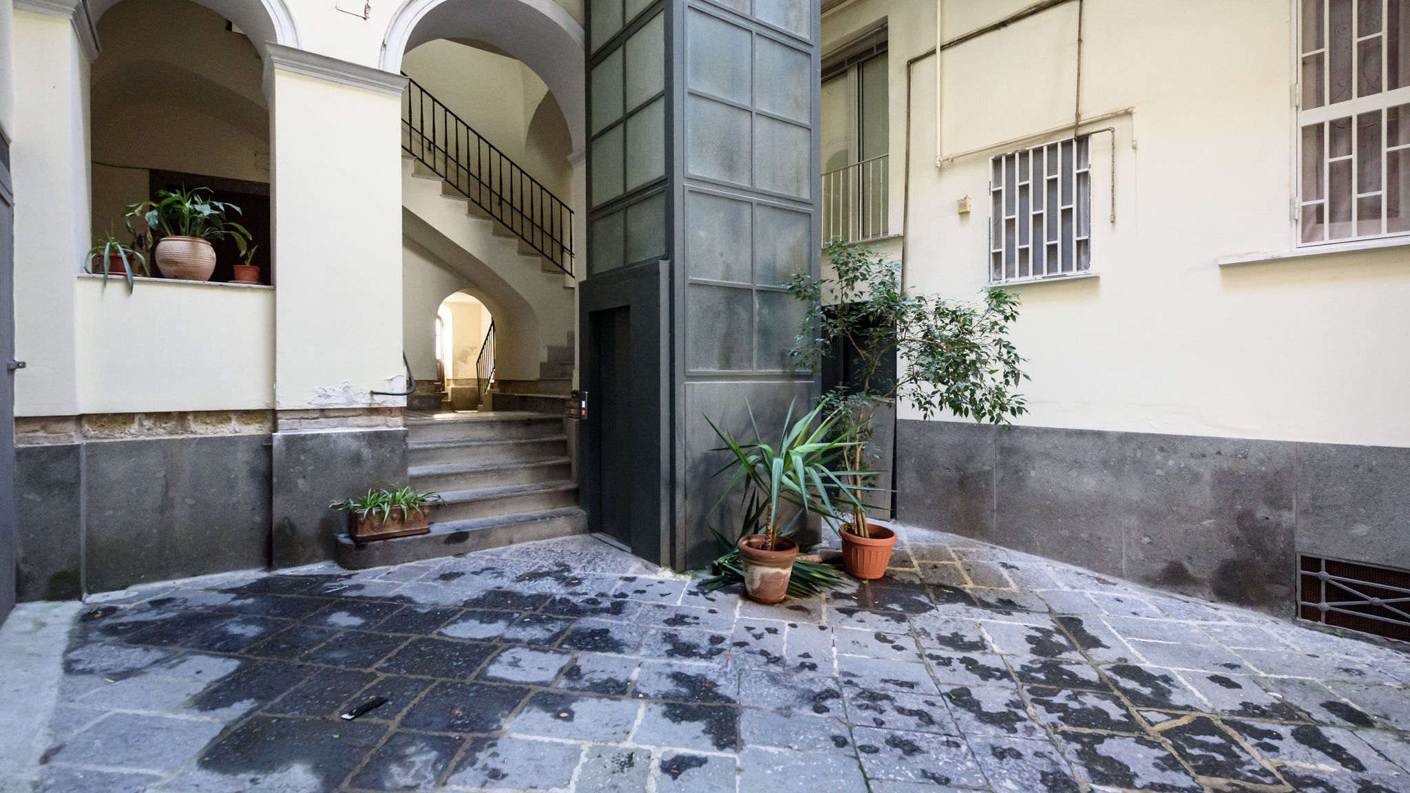 Piazza Gesù e Maria 4