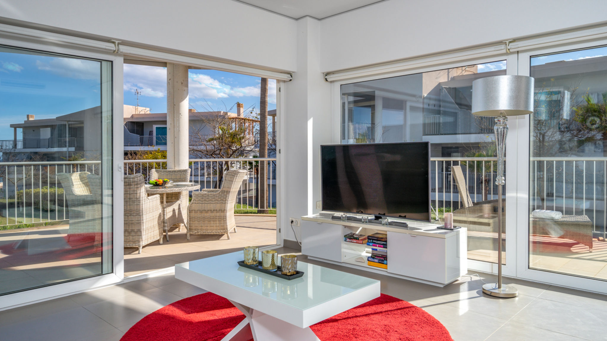 Sunny terrace with Jacuzzi in El Higueron Ref 26_OLD_OWNER