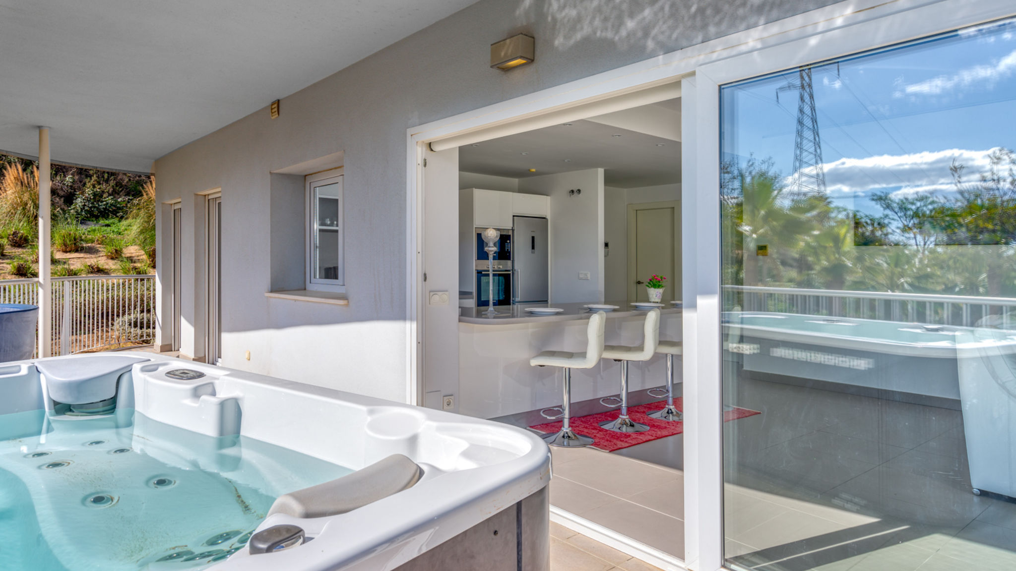Sunny terrace with Jacuzzi in El Higueron Ref 26_OLD_OWNER