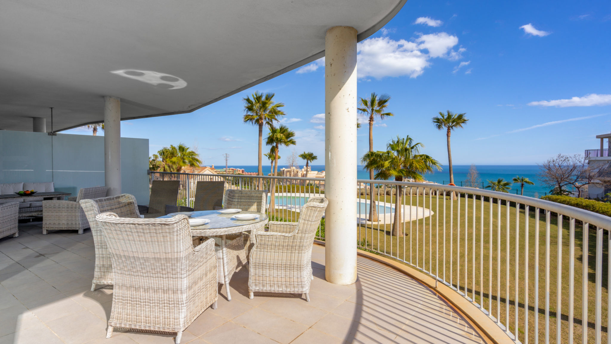 Sunny terrace with Jacuzzi in El Higueron Ref 26_OLD_OWNER