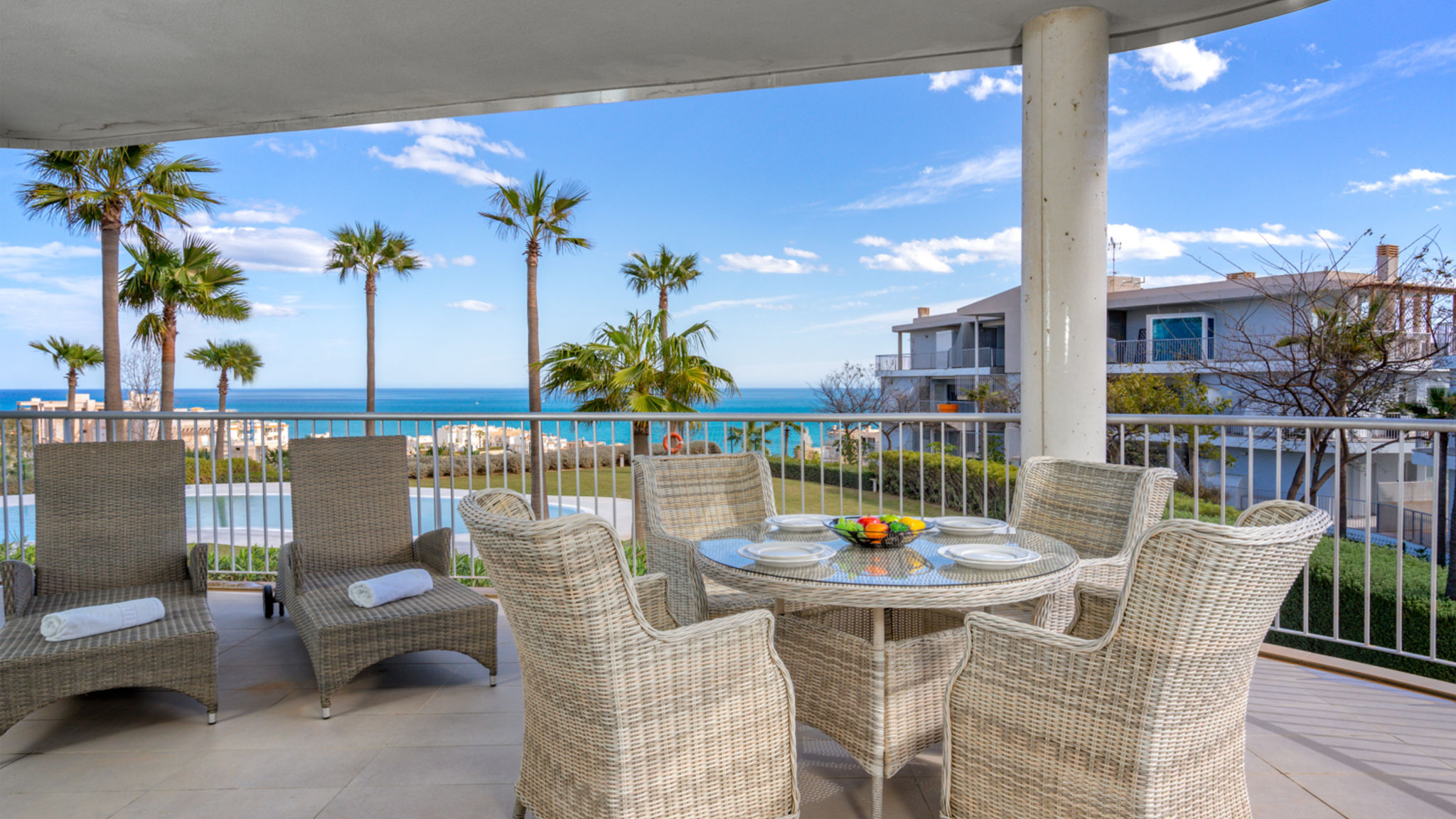 Sunny terrace with Jacuzzi in El Higueron Ref 26_OLD_OWNER