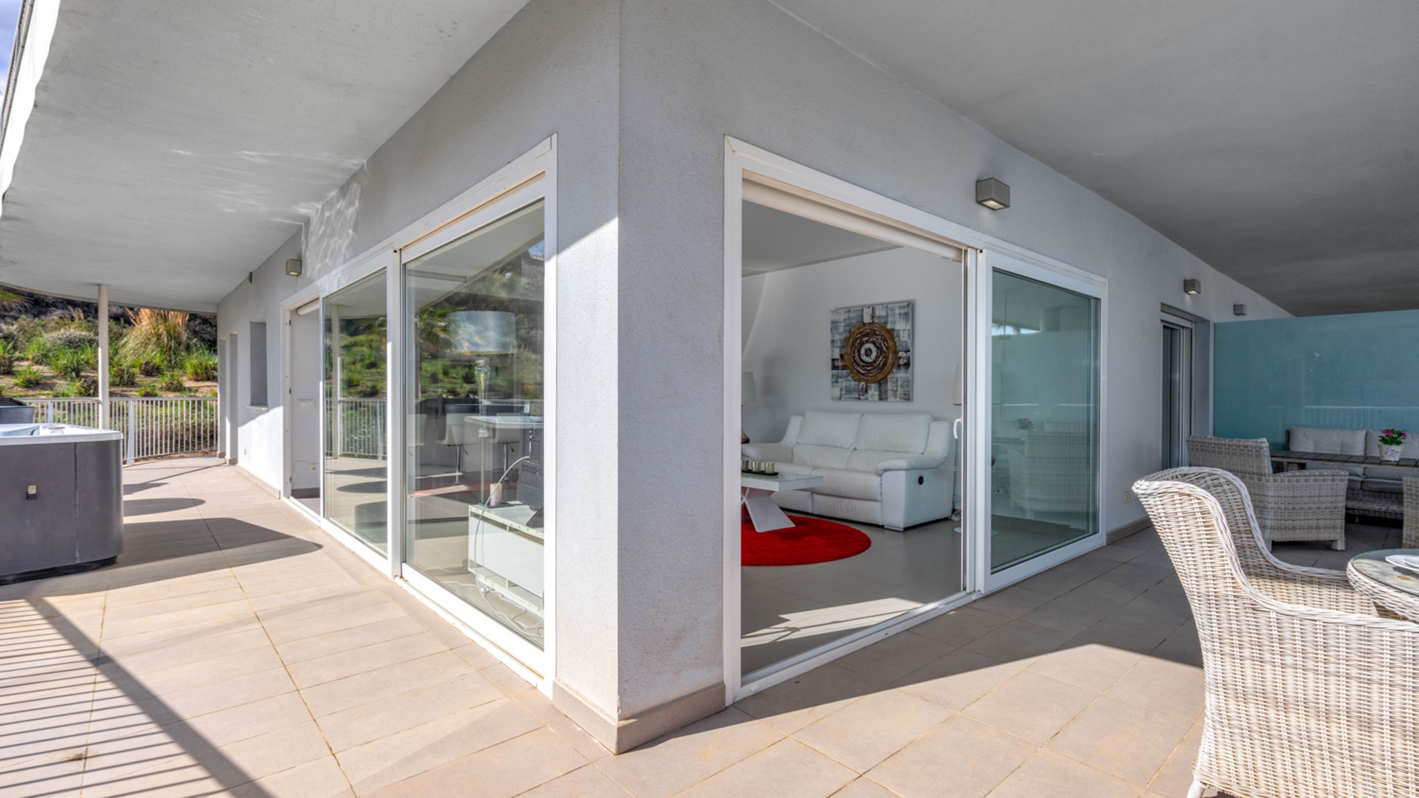 Sunny terrace with Jacuzzi in El Higueron Ref 26_OLD_OWNER