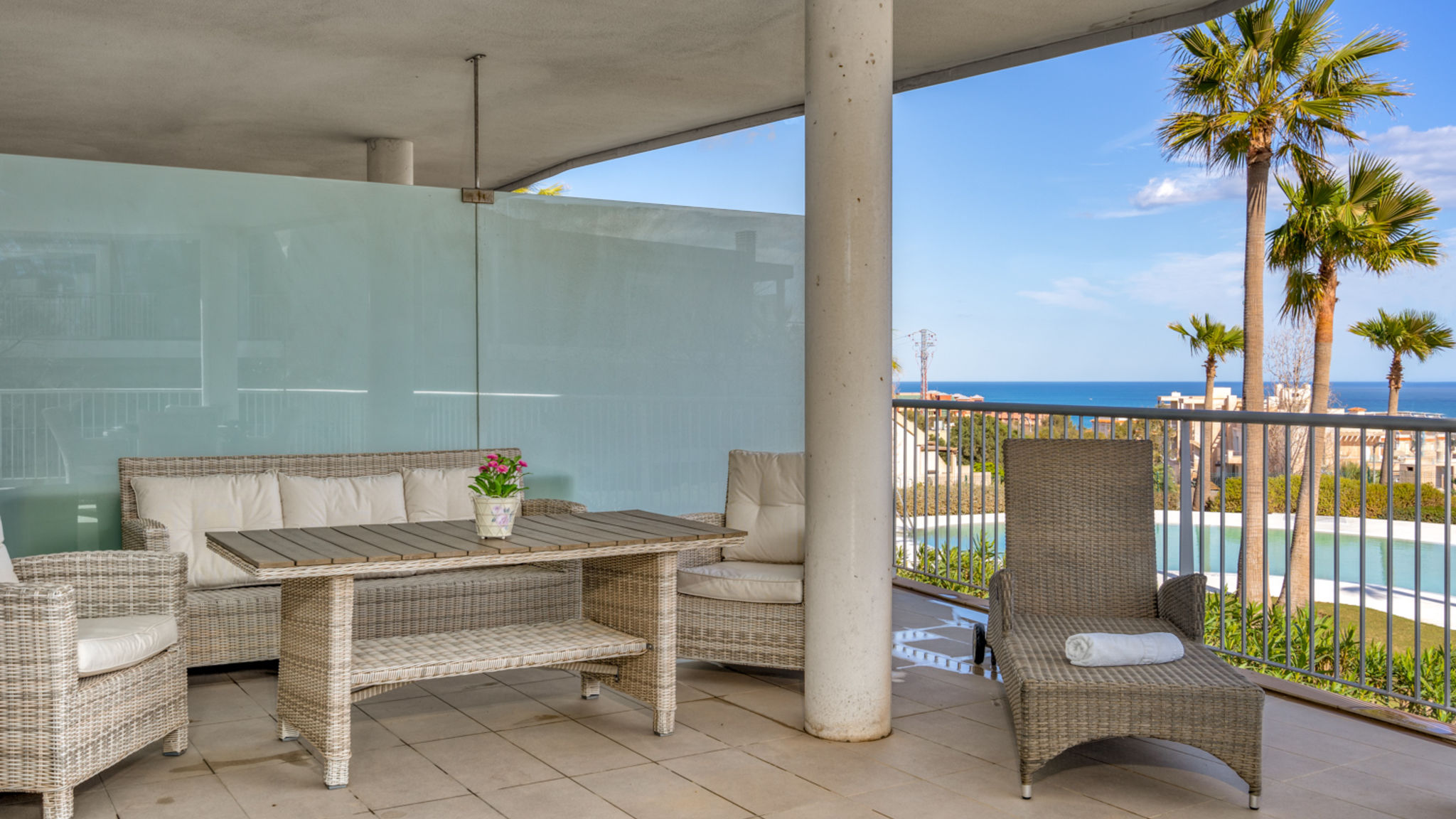 Sunny terrace with Jacuzzi in El Higueron Ref 26_OLD_OWNER