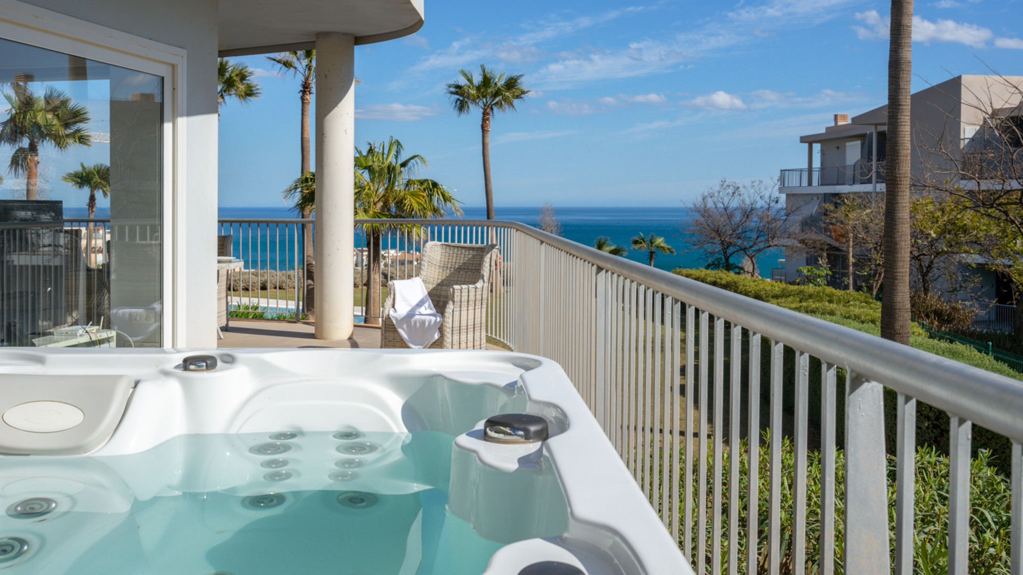 Sunny terrace with Jacuzzi in El Higueron Ref 26_OLD_OWNER