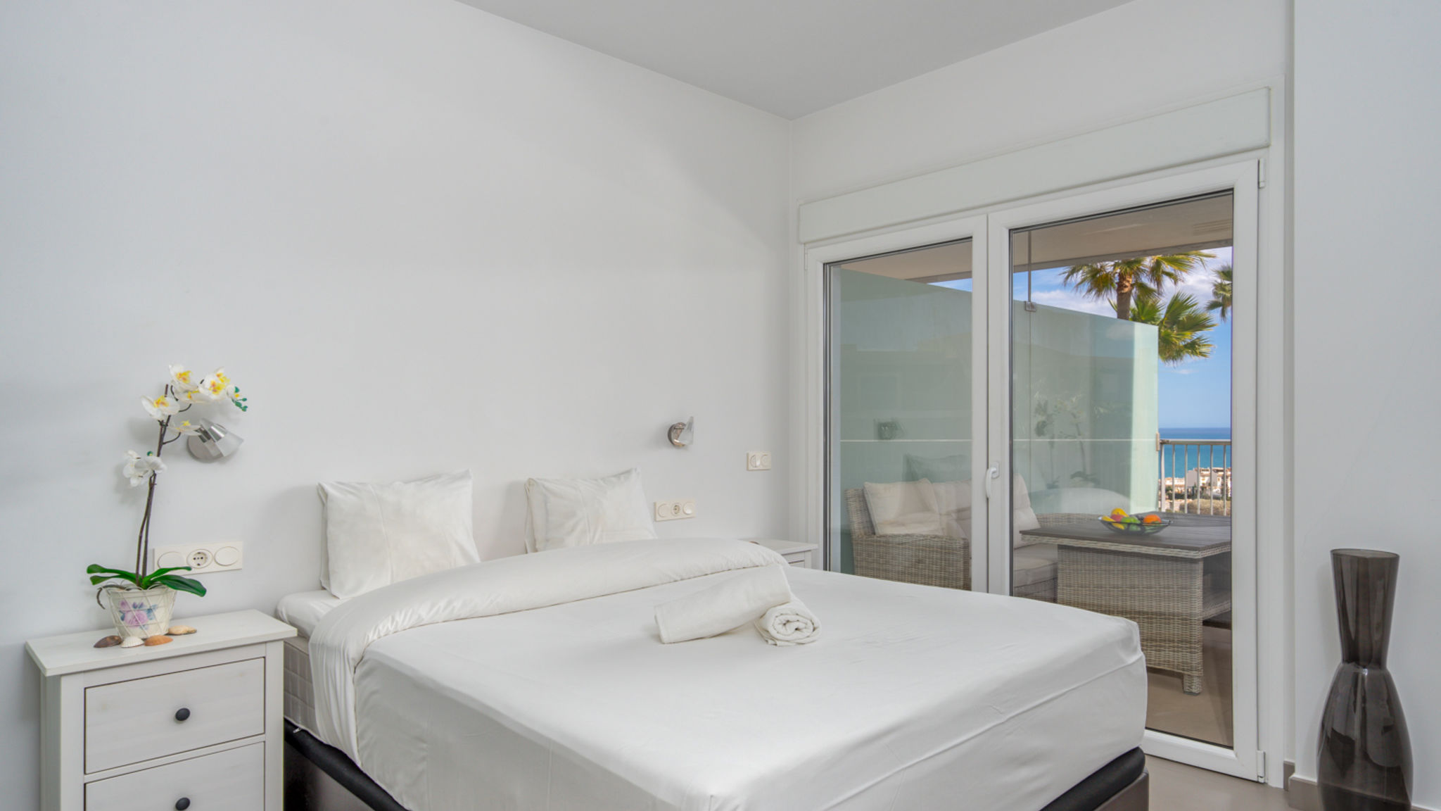 Sunny terrace with Jacuzzi in El Higueron Ref 26_OLD_OWNER