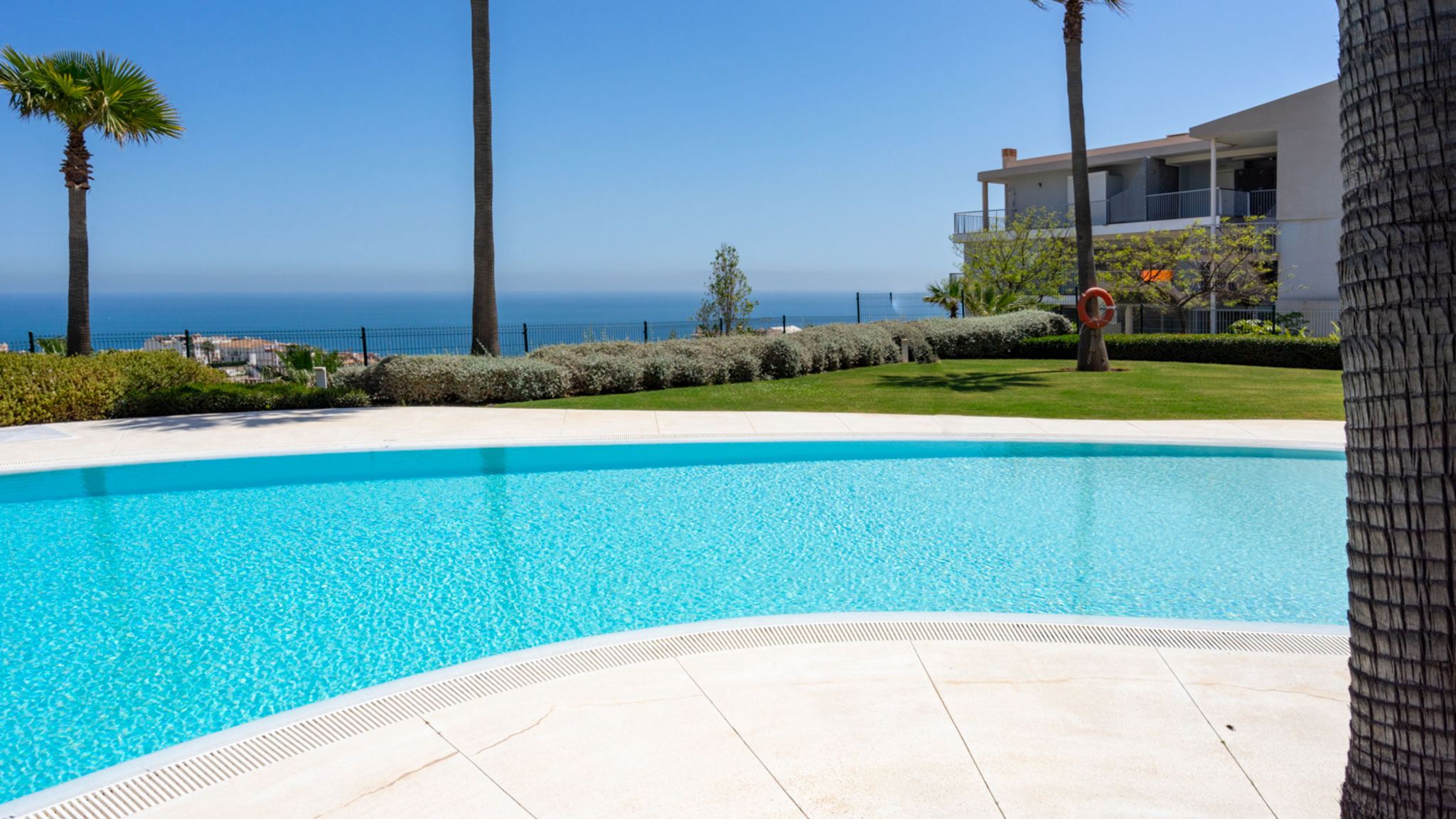 Sunny terrace with Jacuzzi in El Higueron Ref 26_OLD_OWNER