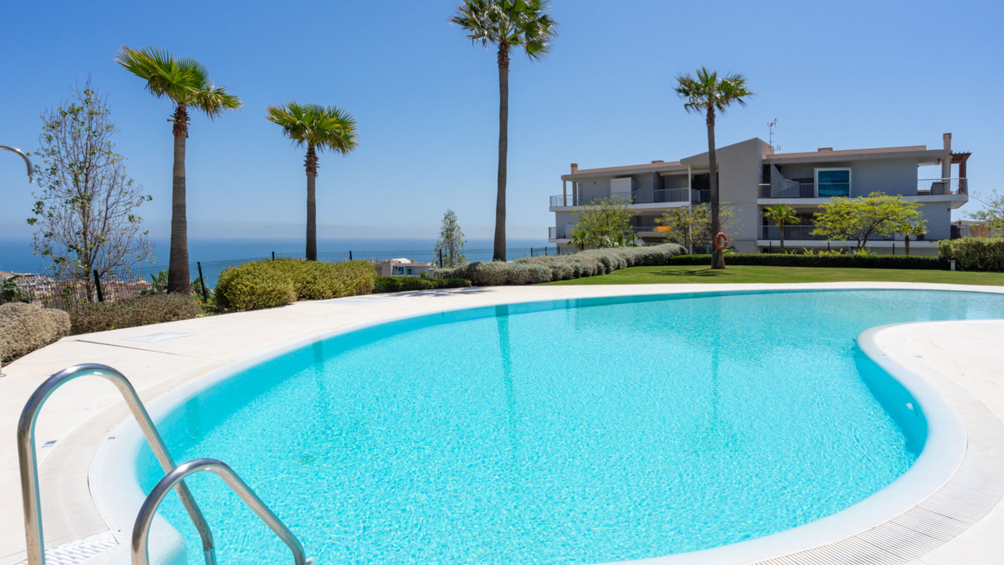 Sunny terrace with Jacuzzi in El Higueron Ref 26_OLD_OWNER