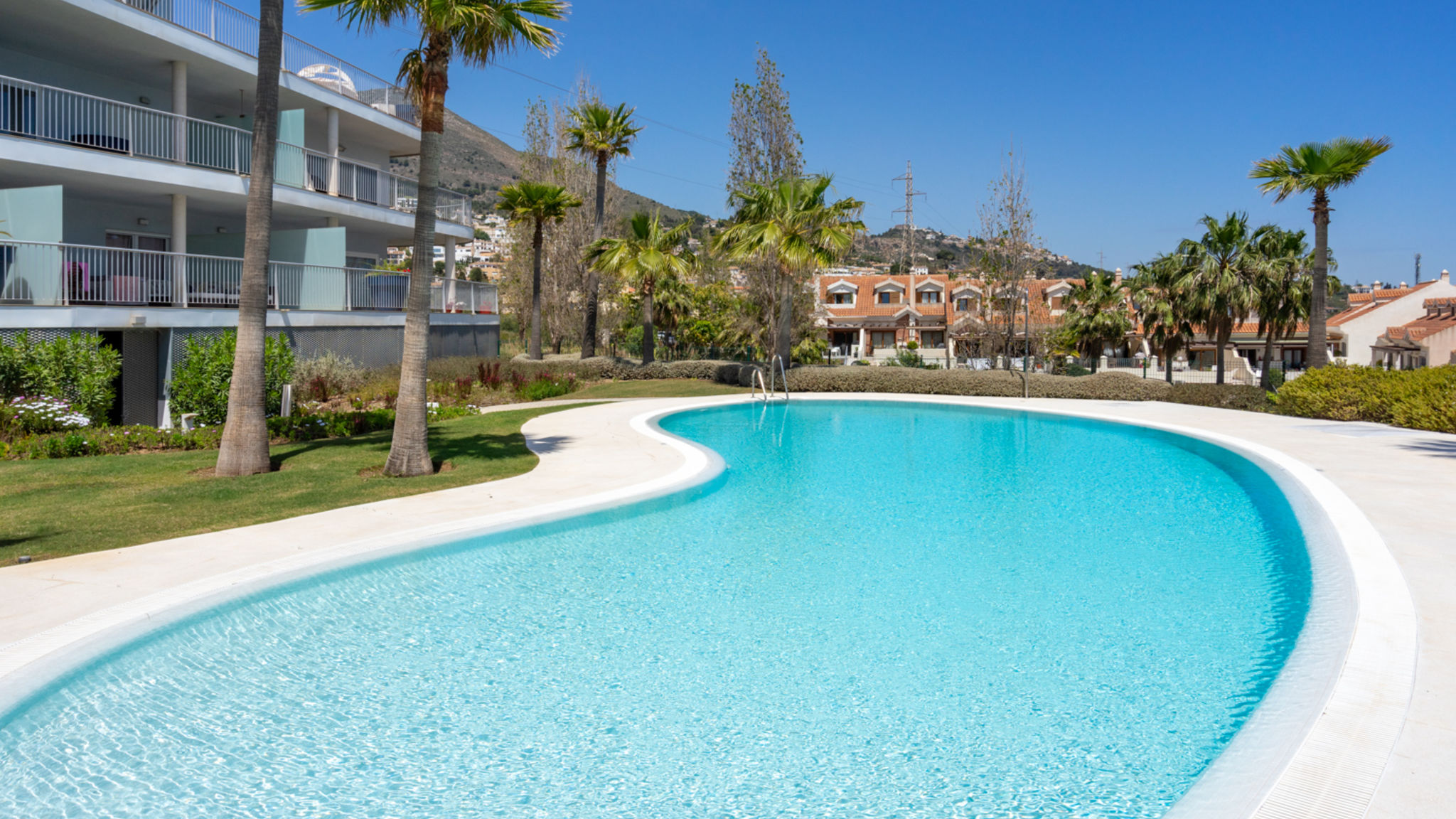 Sunny terrace with Jacuzzi in El Higueron Ref 26_OLD_OWNER