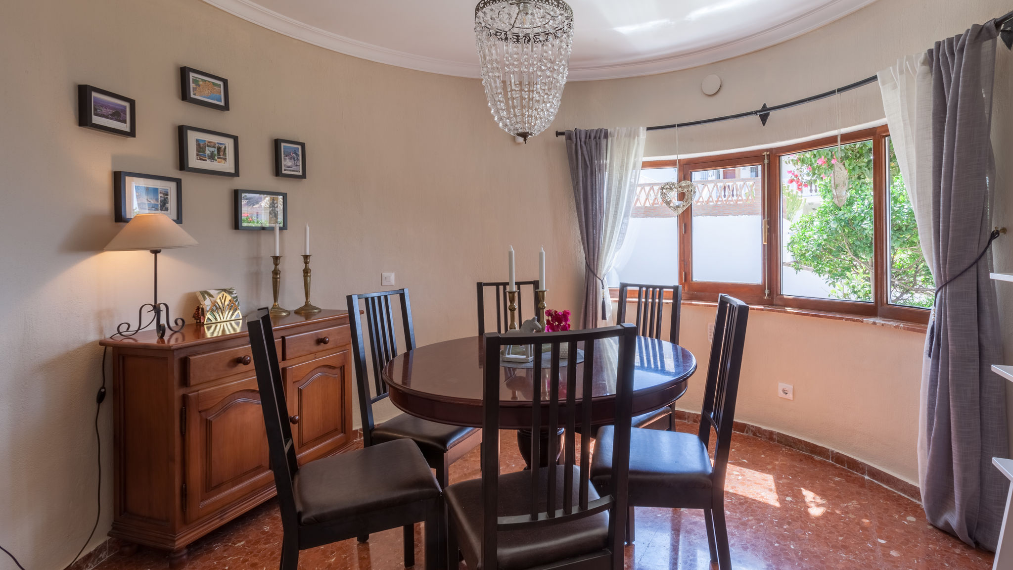Stunning family villa with pool Ref 156